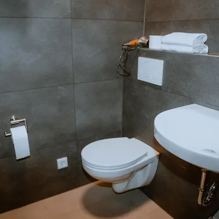 Angelis Frankfurt Airport Guest house