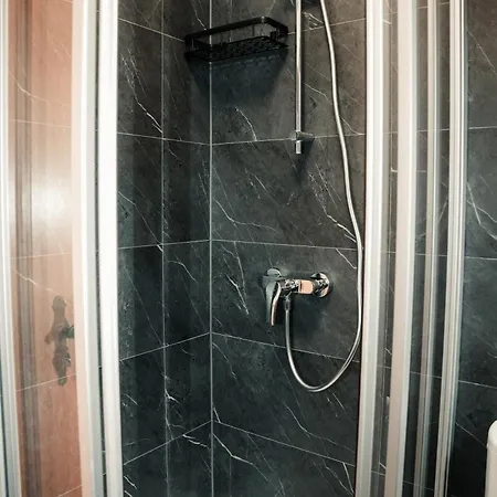 Angelis Frankfurt Airport Guest house 3*